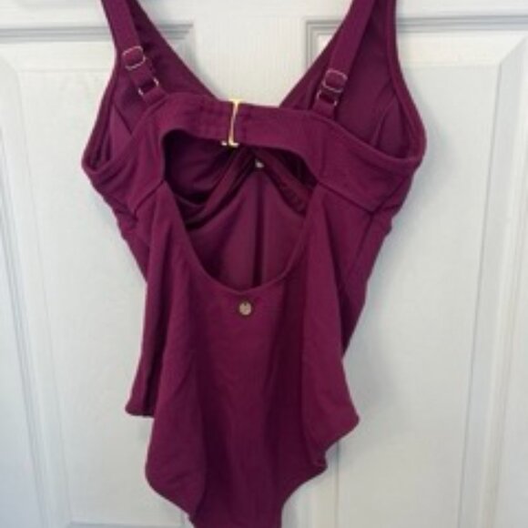 Gold-bar textured-knit one-piece bathing suit - Picture 3 of 7